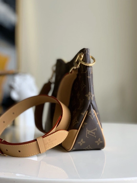 LOUIS VUITTON PM ODÉON 0321